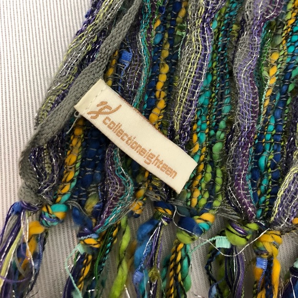 Multi-colored scarf - Picture 3 of 4